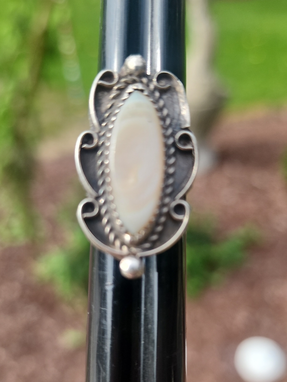 Vintage Native American sterling silver mother of pearl ring size 4.25